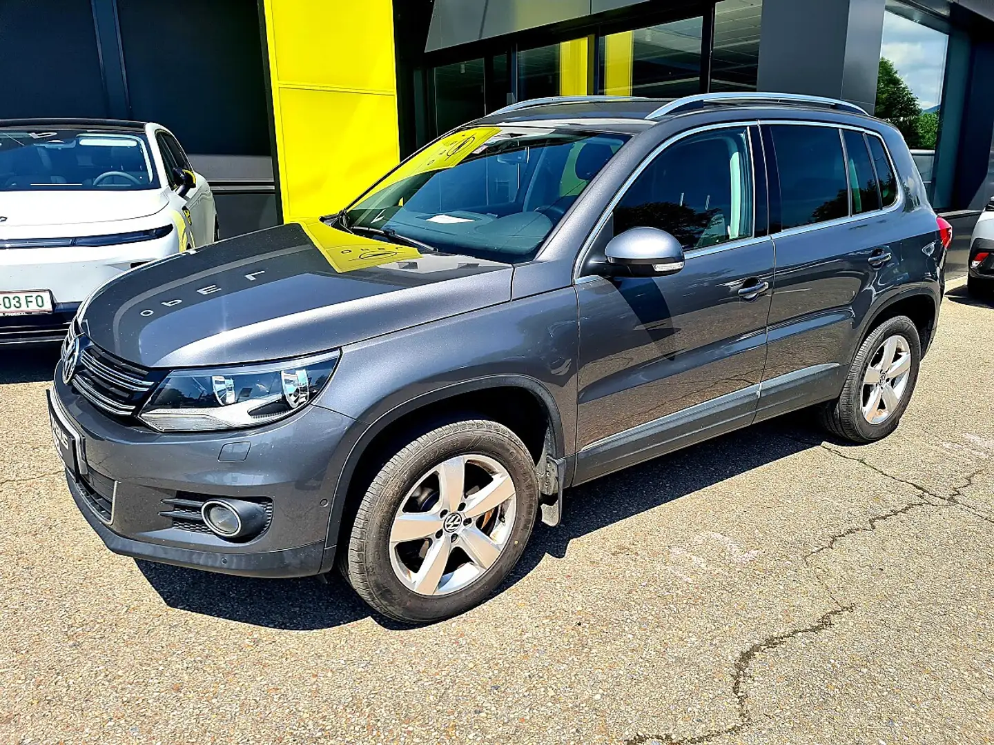 Volkswagen Tiguan 1,4 TSI Sport&Style BMT Grau - 2