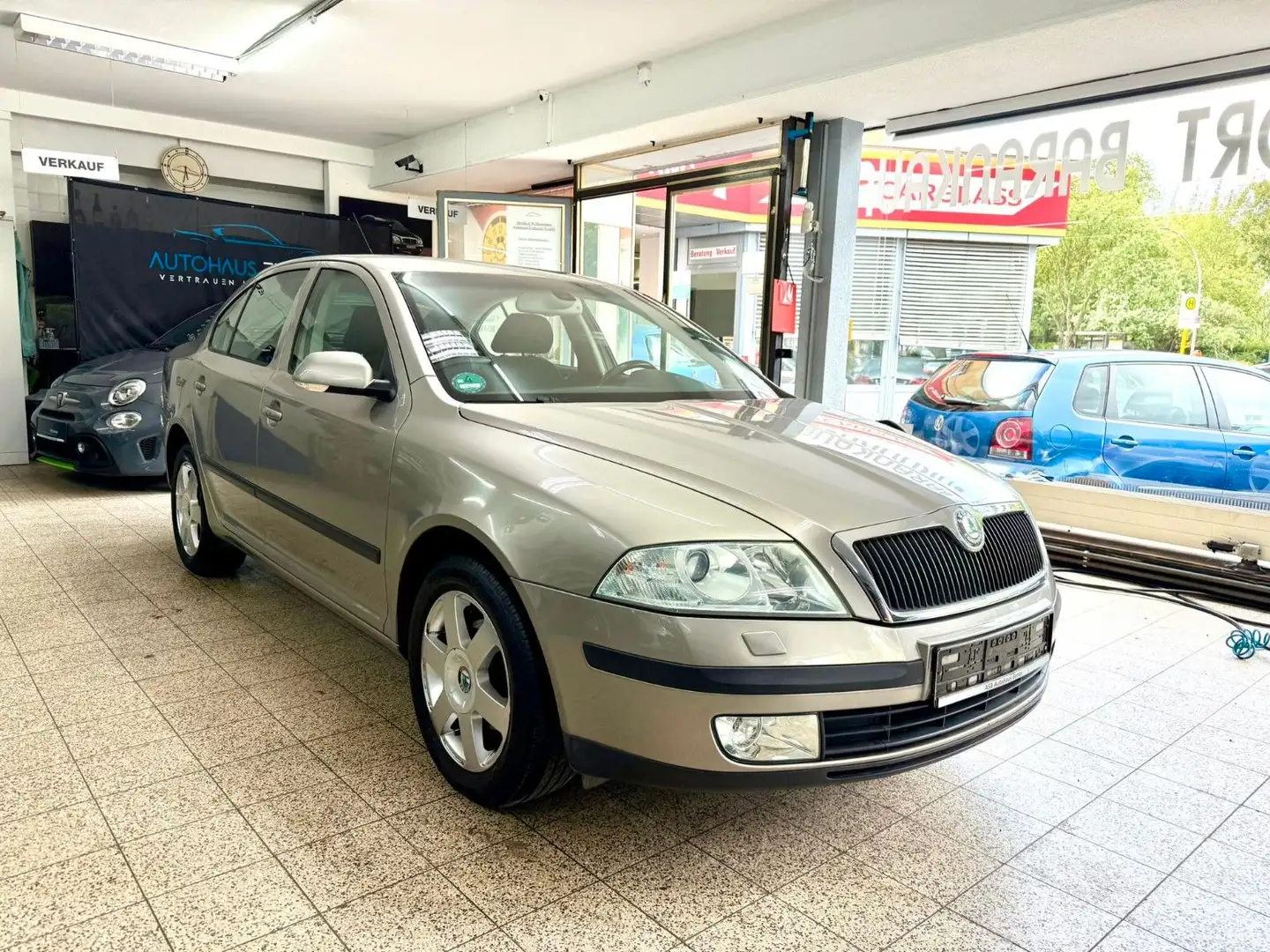 Skoda Octavia Lim. Elegance 1,6 FSi*Xenon*Sitzheizung* Beige - 1