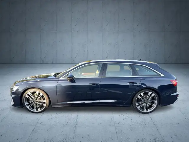 Audi S6 Avant view 3