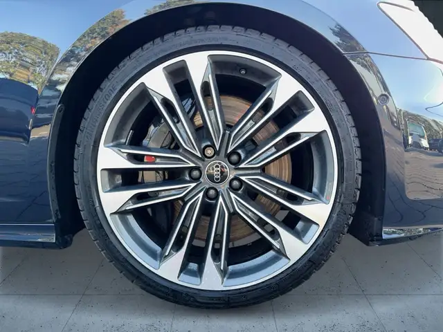 Audi S6 Avant view 8