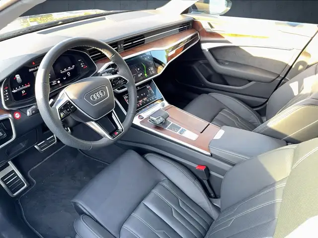 Audi S6 Avant view 10