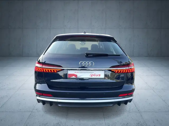 Audi S6 Avant view 5