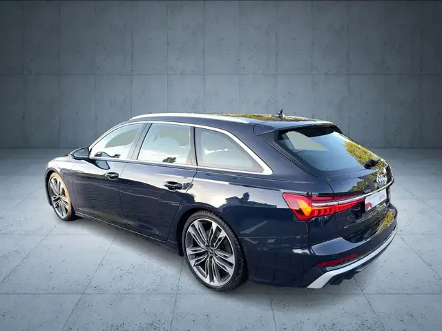 Audi S6 Avant view 4