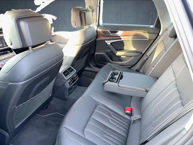 Audi S6 Avant view 13