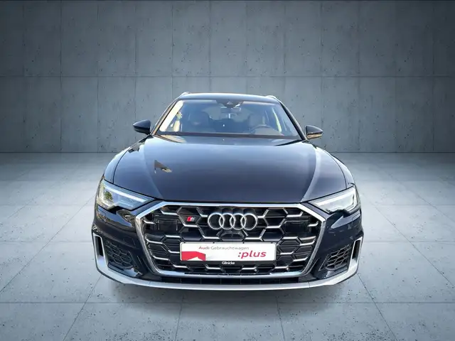 Audi S6 Avant view 9