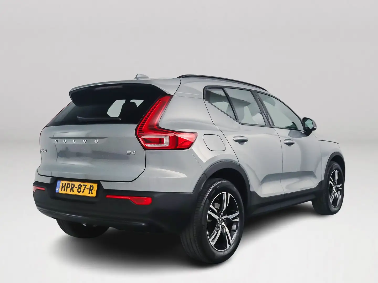 Volvo XC40 B4 Plus Dark | Parkeecamera | Stoel-en Stuurverwar Grijs - 2