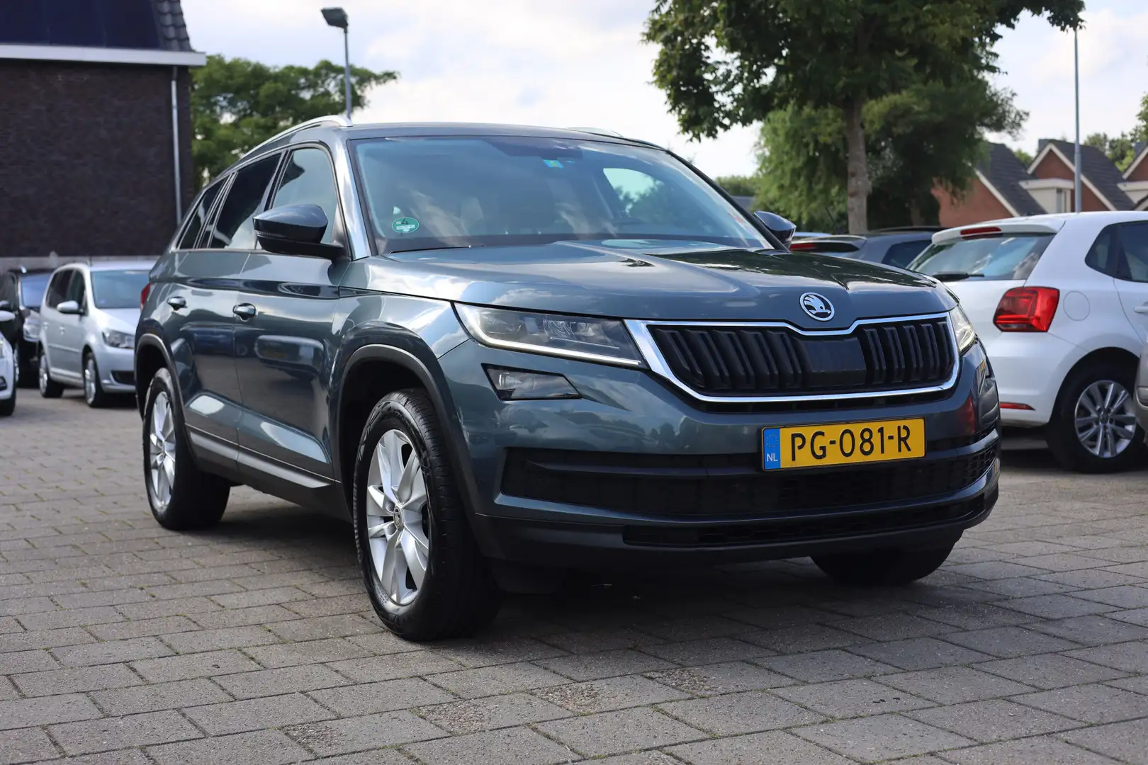Skoda Kodiaq 1.4 TSI AMBITION BUSINESS I CARPLAY I LED I CAMERA Gris - 2