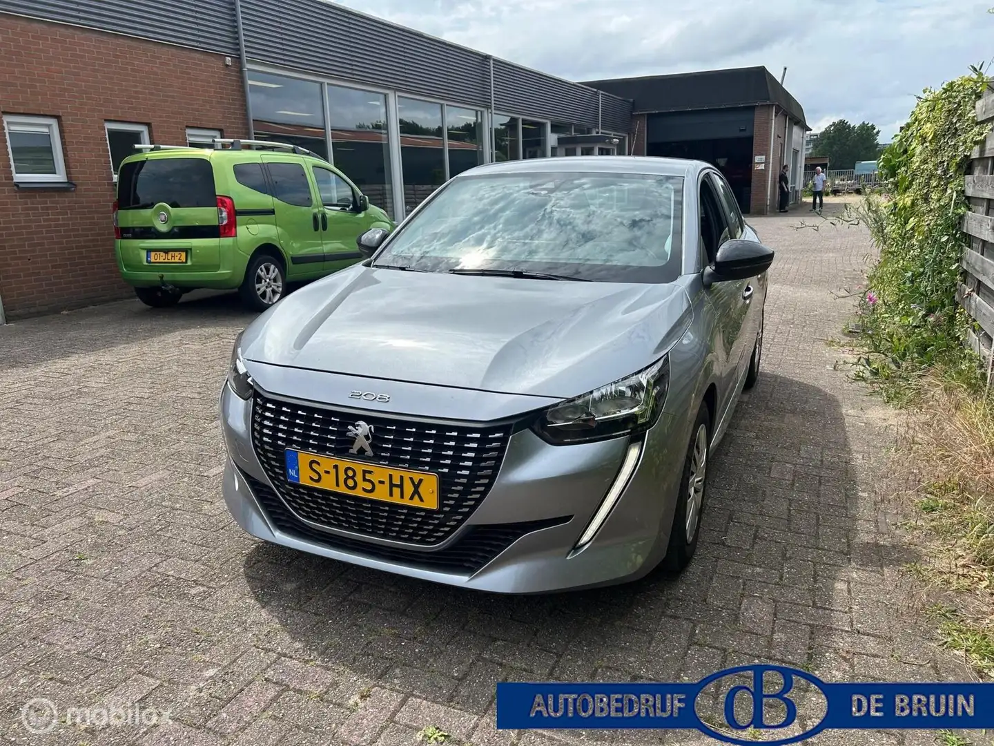 Peugeot 208 1.2 PureTech Active Grijs - 2