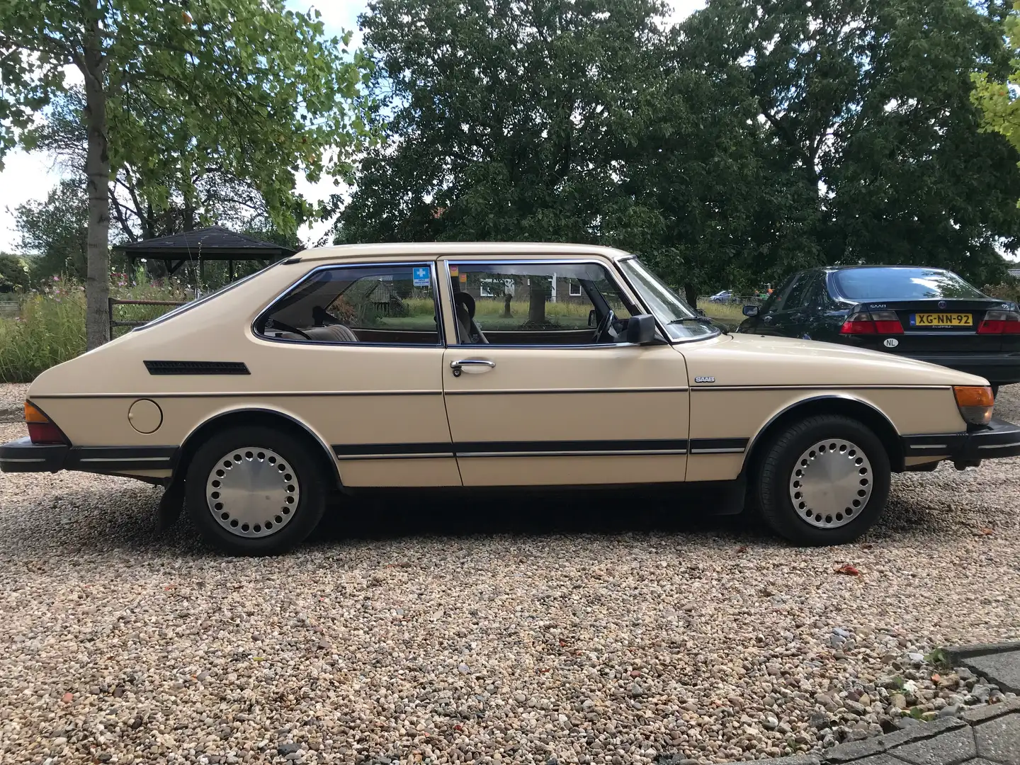 Saab 900 i Galben - 2