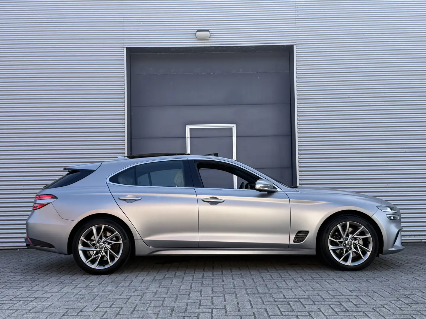 Genesis G70 Shooting Brake 2.0T Luxury AWD I Aut. I Pano.dak I Leder I Camera Grau - 2