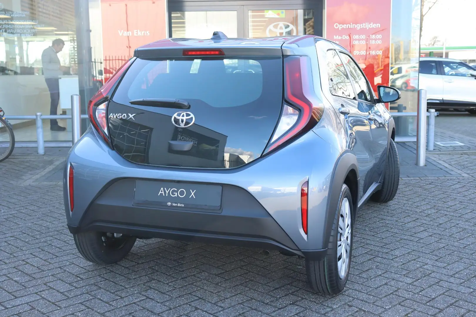 Toyota Aygo X 1.0 VVT-i MT Play , Nieuw en direct leverbaar met Grijs - 2