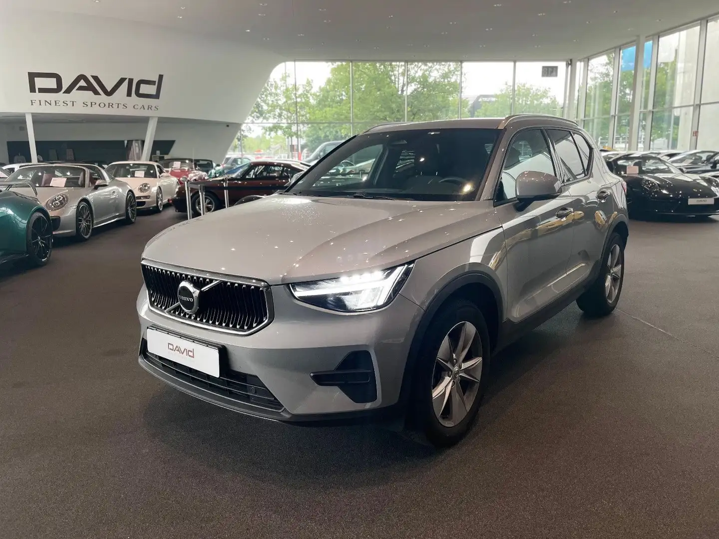 Volvo XC40 Core 2WD *Elek. Heckklappe *MwSt. Grau - 2
