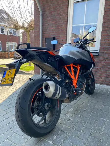 KTM 1290 Super Duke GT - foto 2