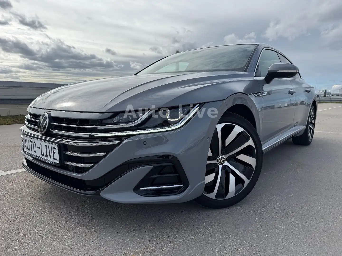Volkswagen Arteon 2.0 TDI*DSG*R LINE*VIRTUA*IQ*NAVI*360*AHK Gris - 1