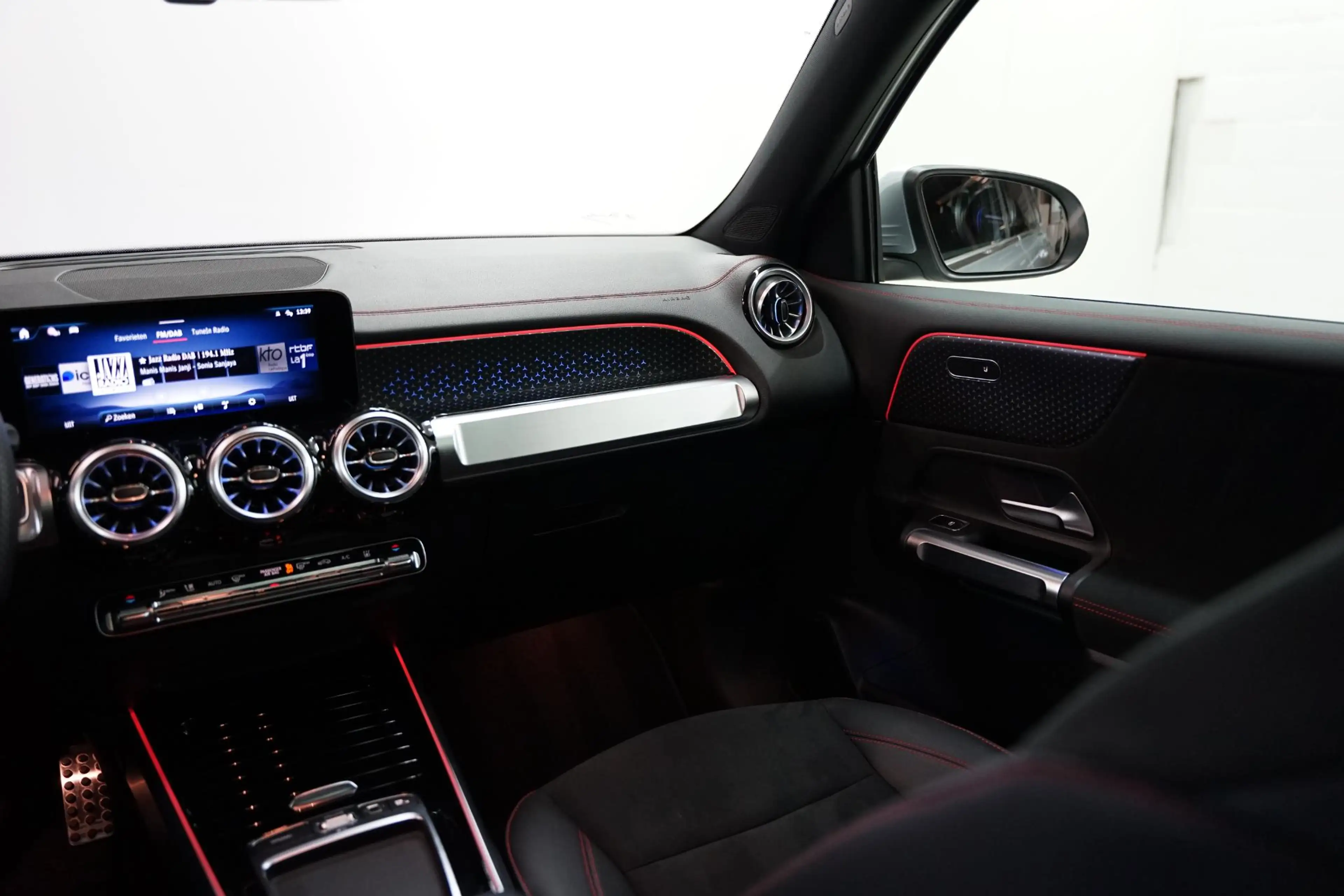 Mercedes-Benz EQB 250 EQB 250+ Star Edition — photo 15