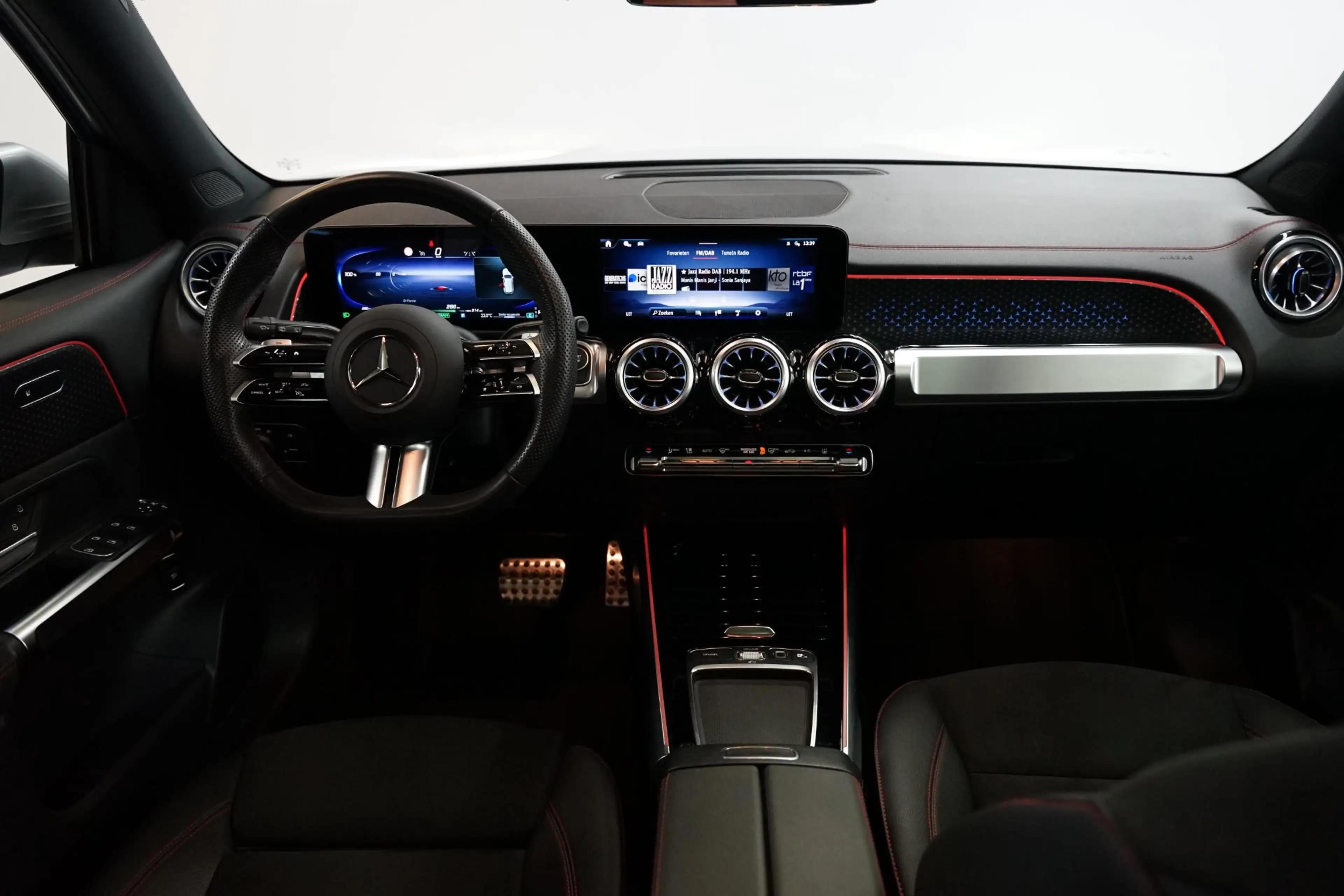 Mercedes-Benz EQB 250 EQB 250+ Star Edition — photo 13