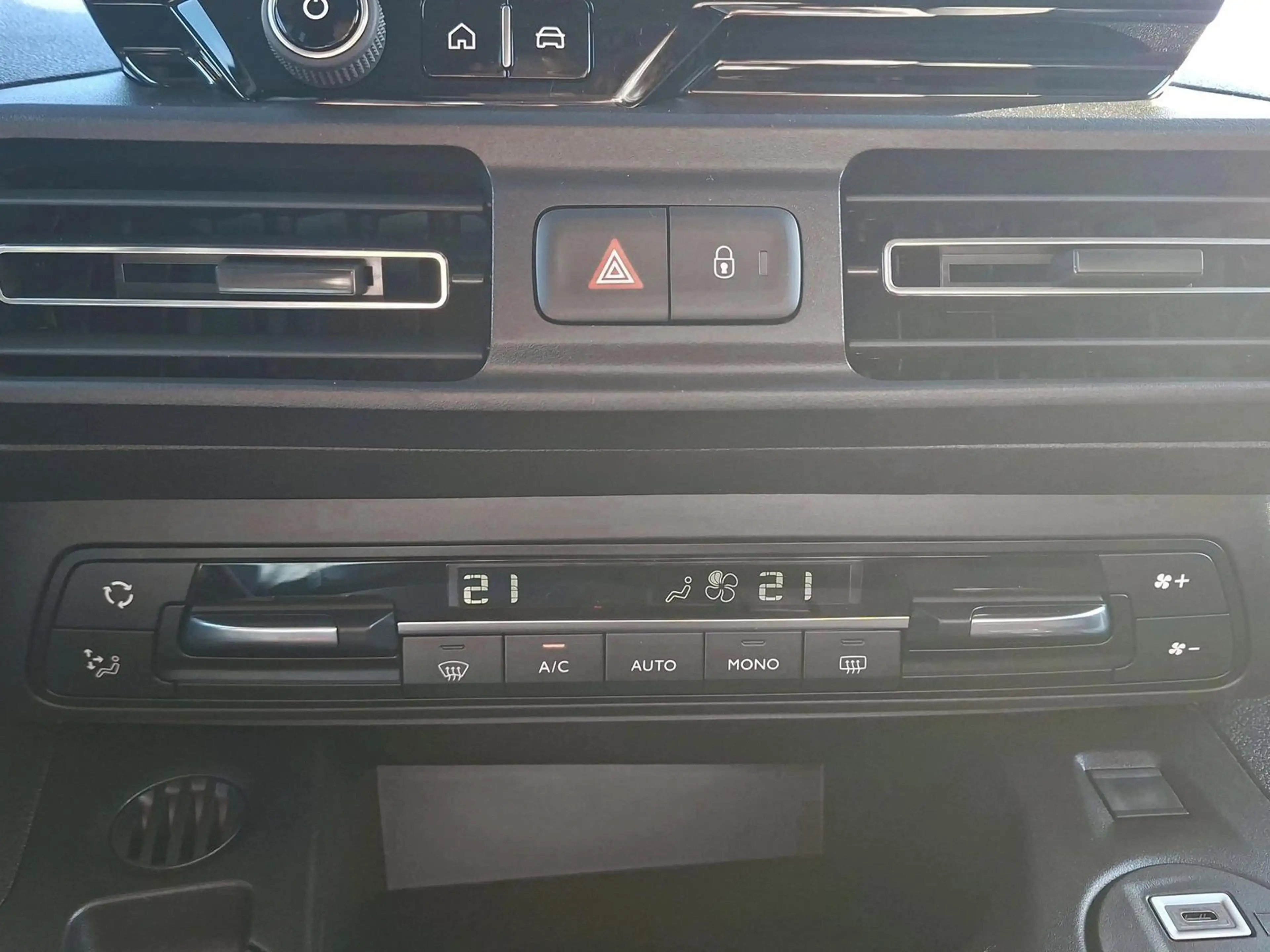 Citroen Berlingo MPV Plus M Diesel 130 EAT8 Kamera LHZ — photo 14