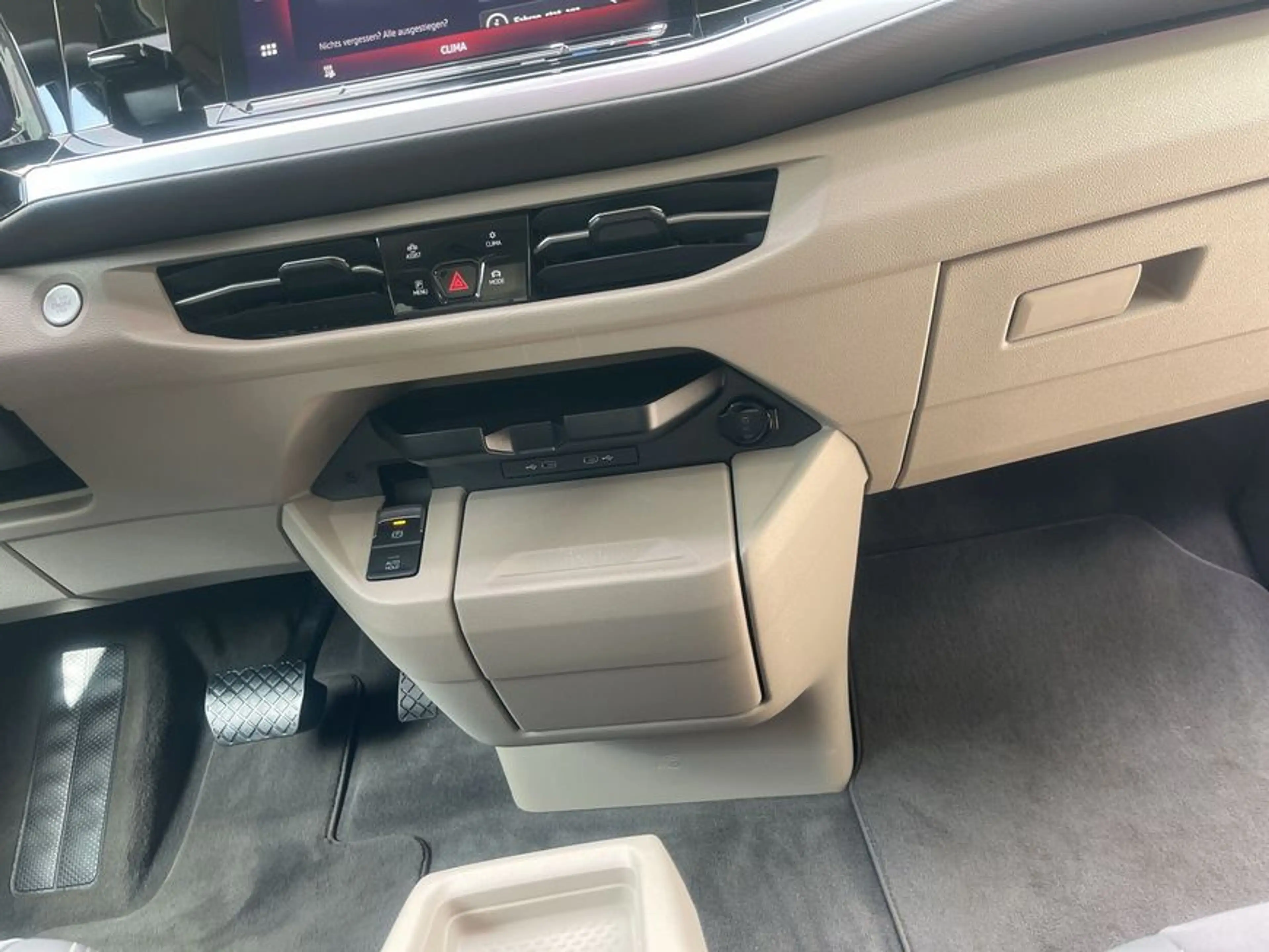Volkswagen LT Multivan Life 2.0 TDI DSG LÜ AHK IQ.Light Standh, — photo 12