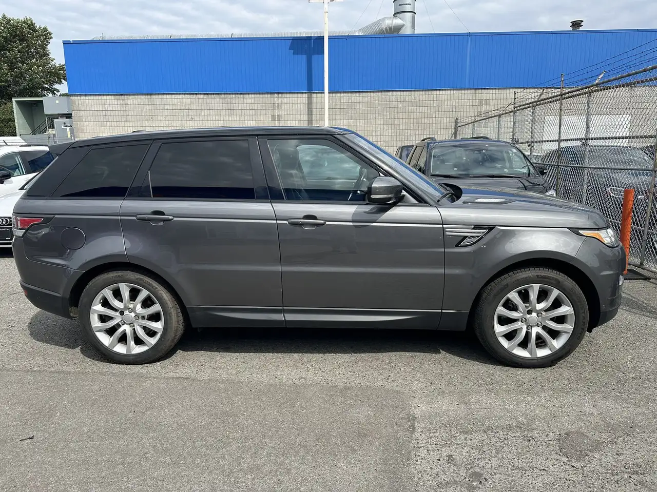 Land Rover Range Rover Sport photo Land Rover Range Rover Sport