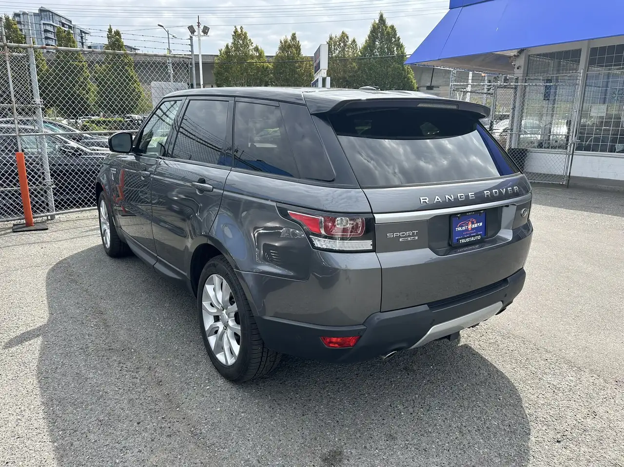 Land Rover Range Rover Sport photo Land Rover Range Rover Sport