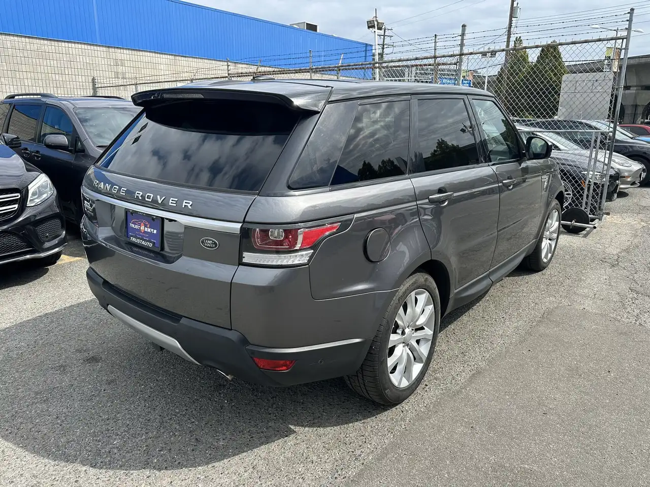 Land Rover Range Rover Sport photo Land Rover Range Rover Sport
