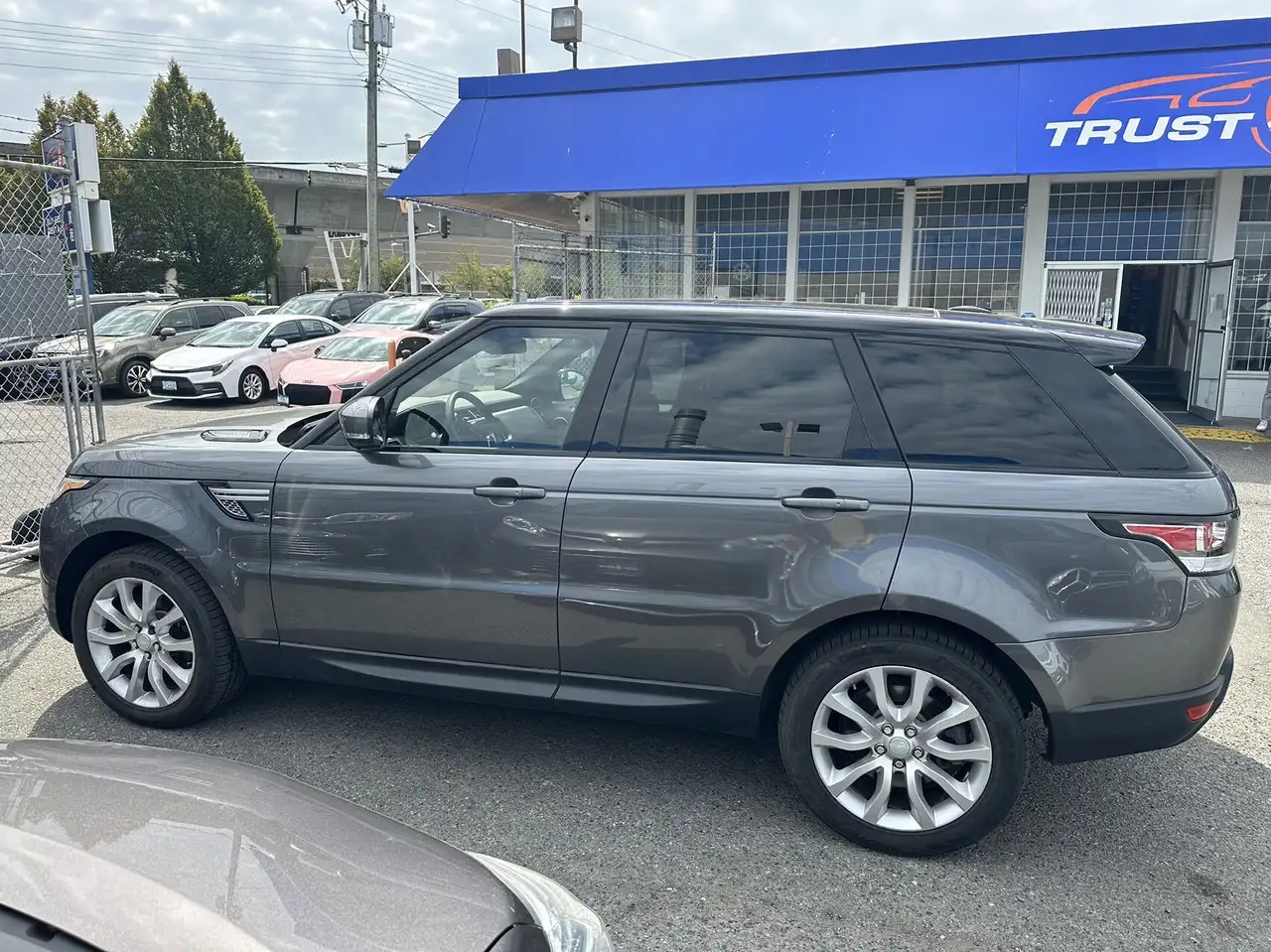 Land Rover Range Rover Sport photo Land Rover Range Rover Sport