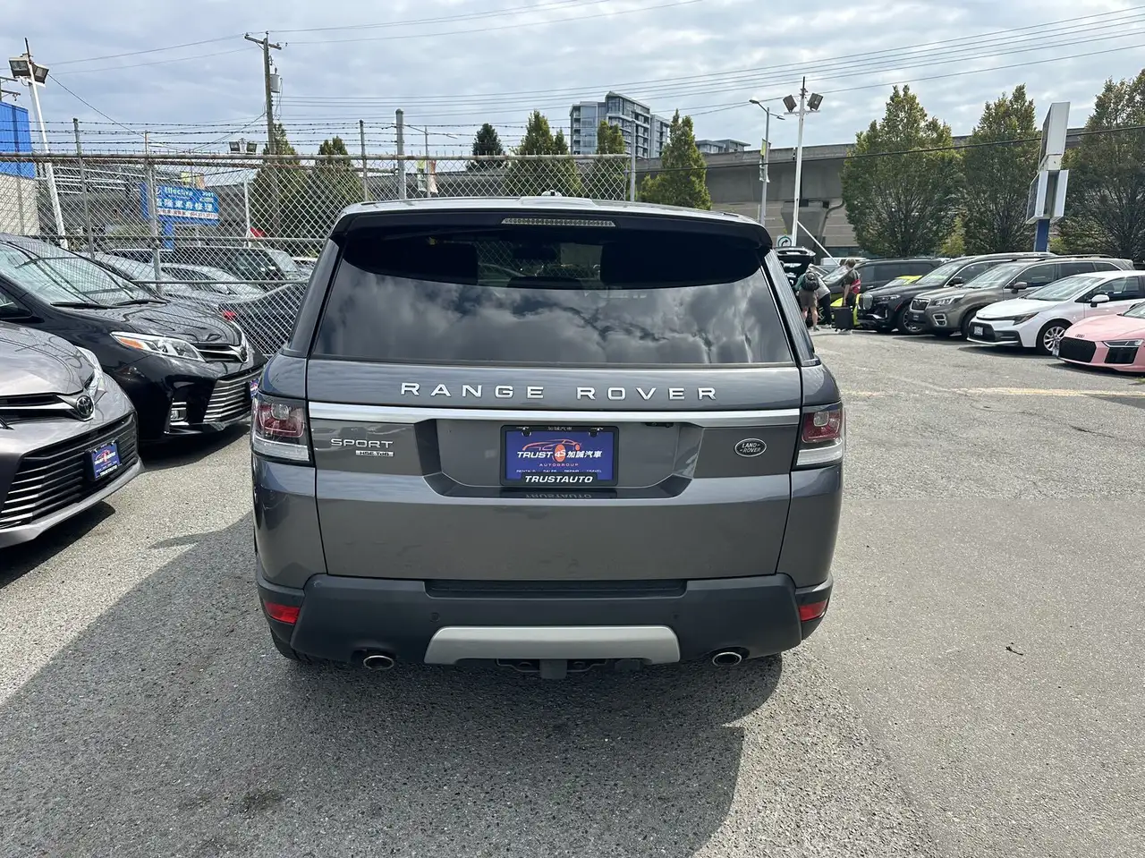 Land Rover Range Rover Sport photo Land Rover Range Rover Sport