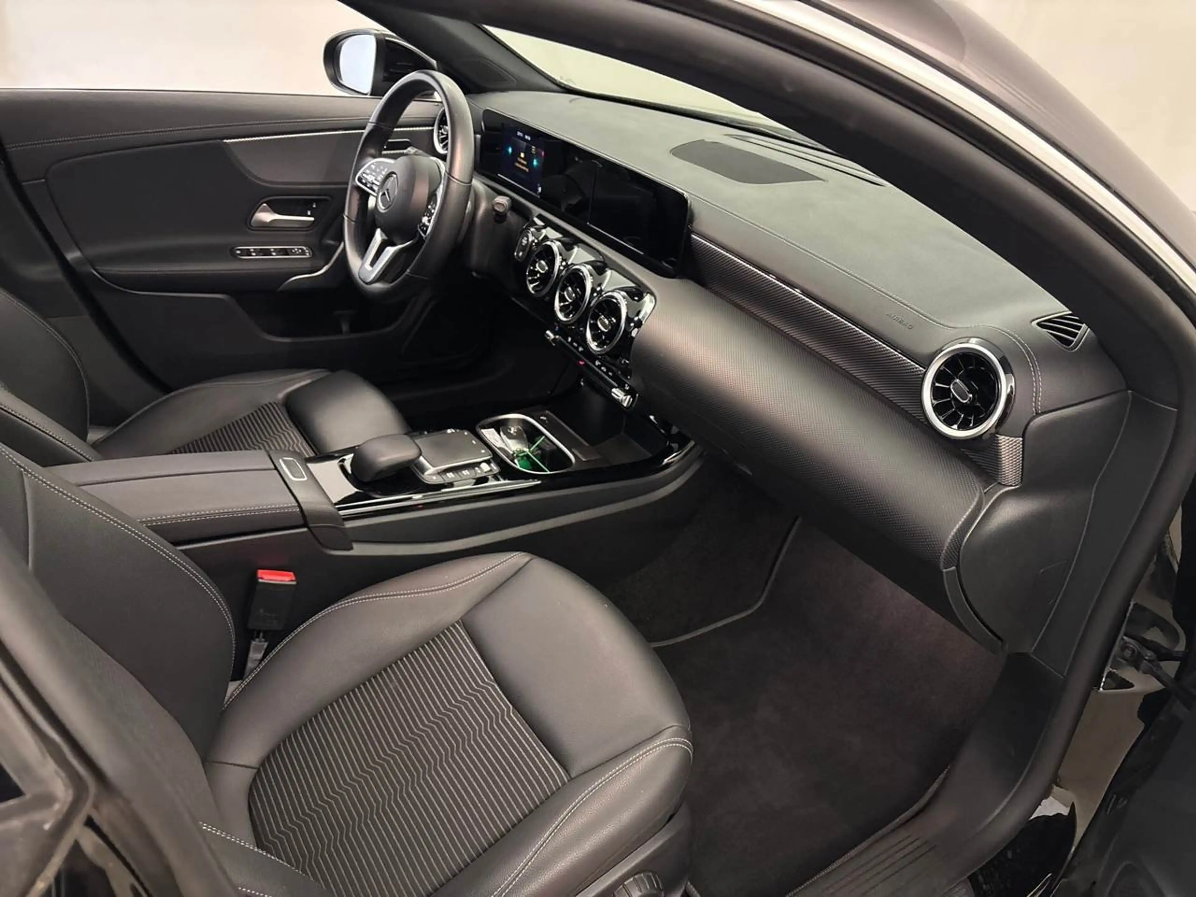Mercedes-Benz CLA 200 SB Progressive Pano S-Dach — photo 8