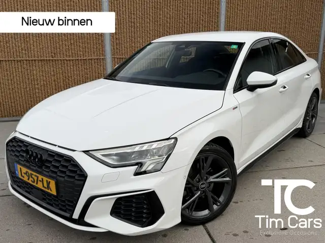 Audi A3 Limousine 30 TFSI S edition Automaat | Stoelverwar