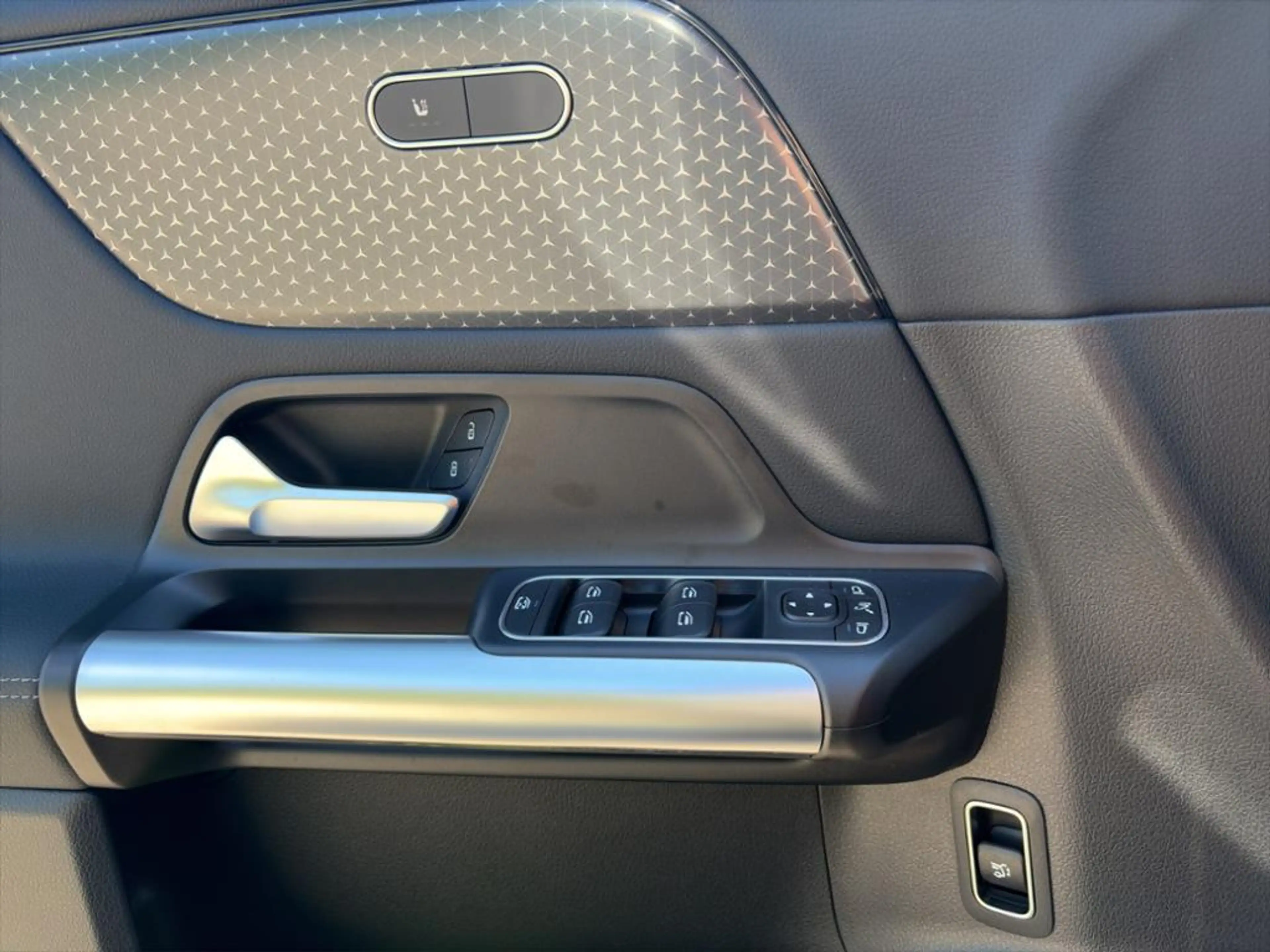 Mercedes-Benz GLA 180 PROGRESSIVE+KAMERA+SPUR+PARKT.+LED — photo 13