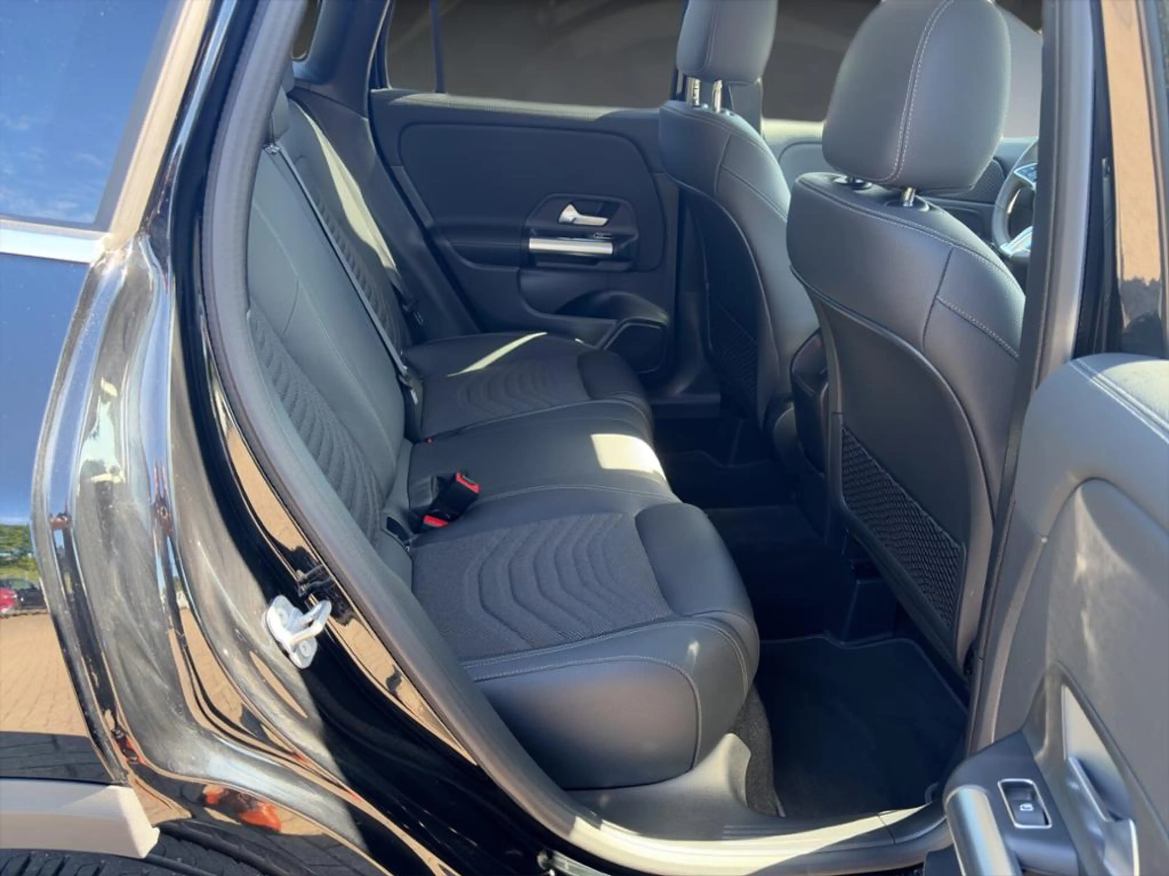 Mercedes-Benz GLA 180 PROGRESSIVE+KAMERA+SPUR+PARKT.+LED — photo 10