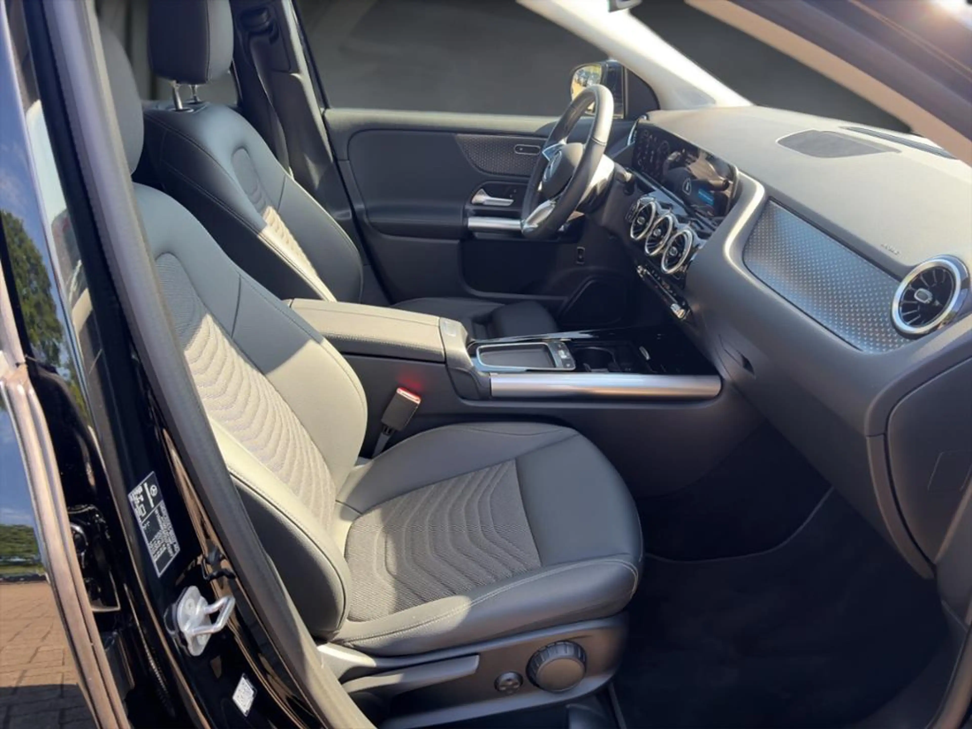 Mercedes-Benz GLA 180 PROGRESSIVE+KAMERA+SPUR+PARKT.+LED — photo 9