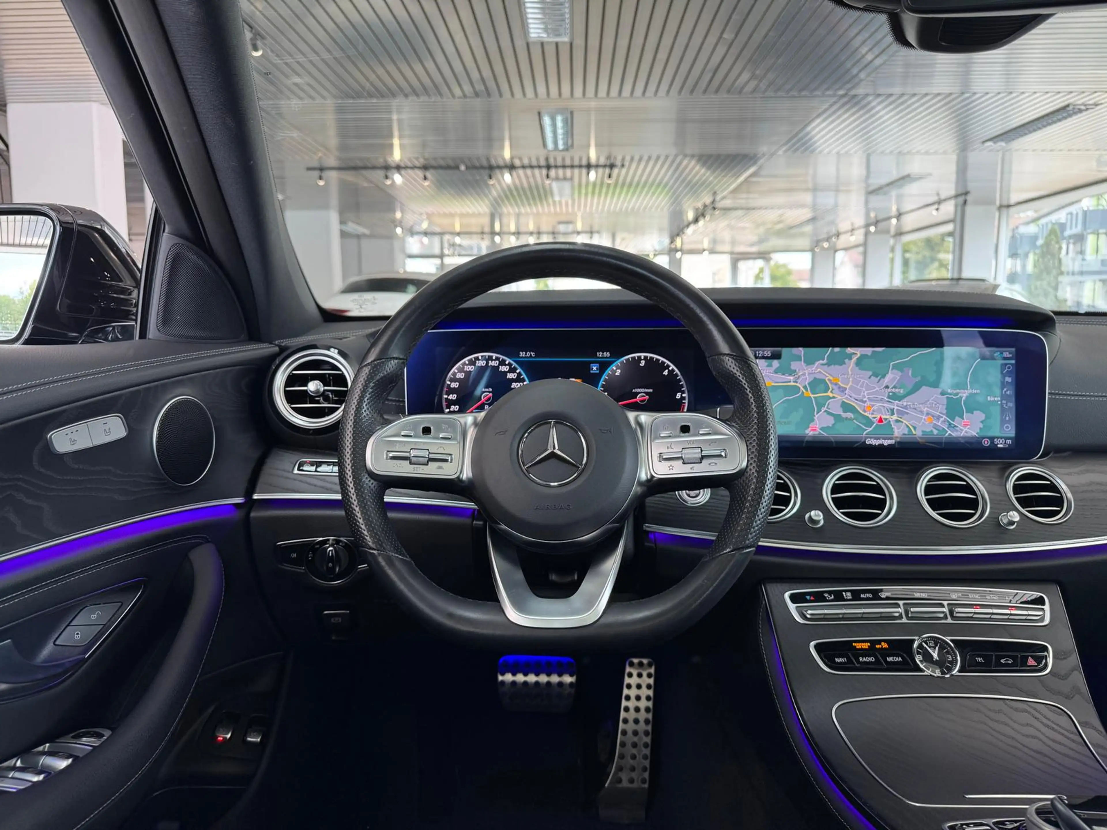 Mercedes-Benz E 400 d 4MATIC*3x AMG*WIDE*LUFT*PANO*DIST*M-BEAM — photo 13