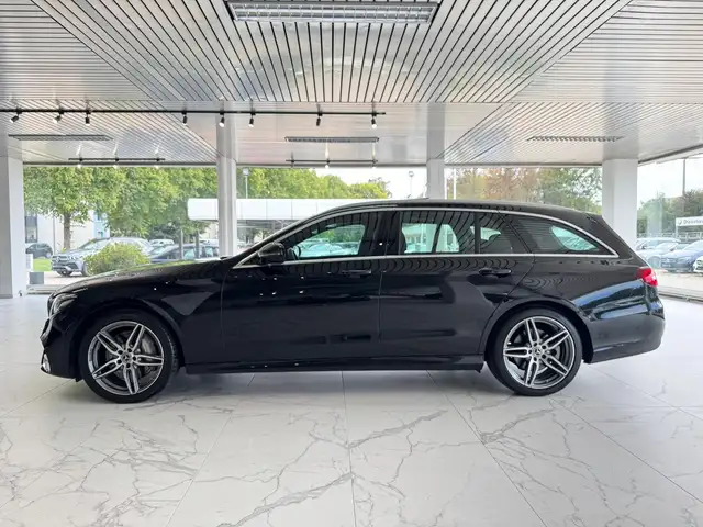 Mercedes-Benz E-Class view 3