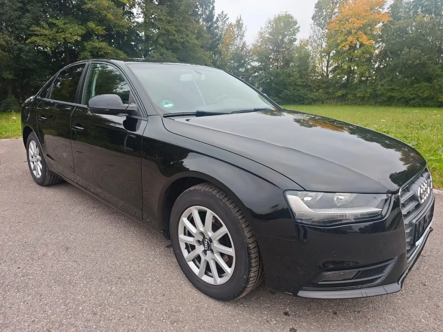 Audi A4 Lim. Attraction quattro*Öldruck zu niedrig Schwarz - 1