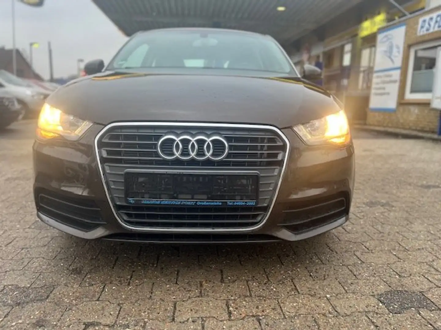 Audi A1 attraction Brown - 1