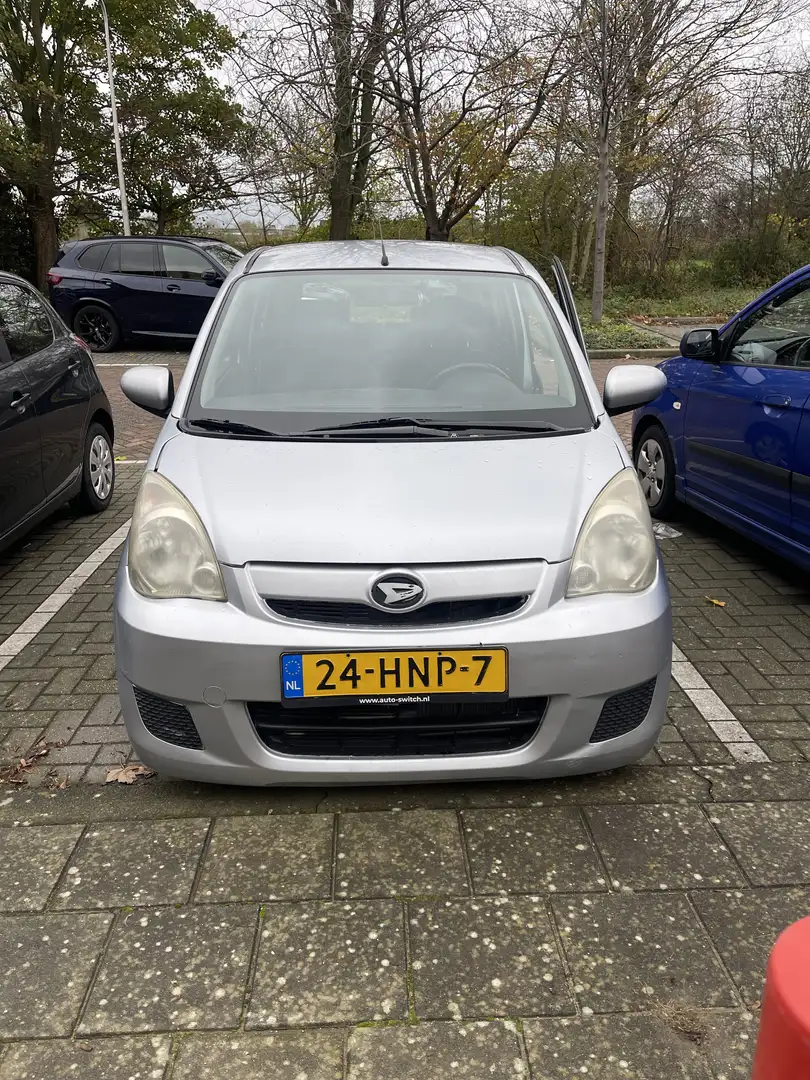 Daihatsu Cuore 1.0 Premium Gris - 1