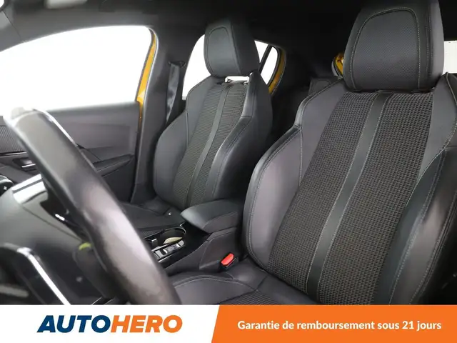 Peugeot 208 view 10