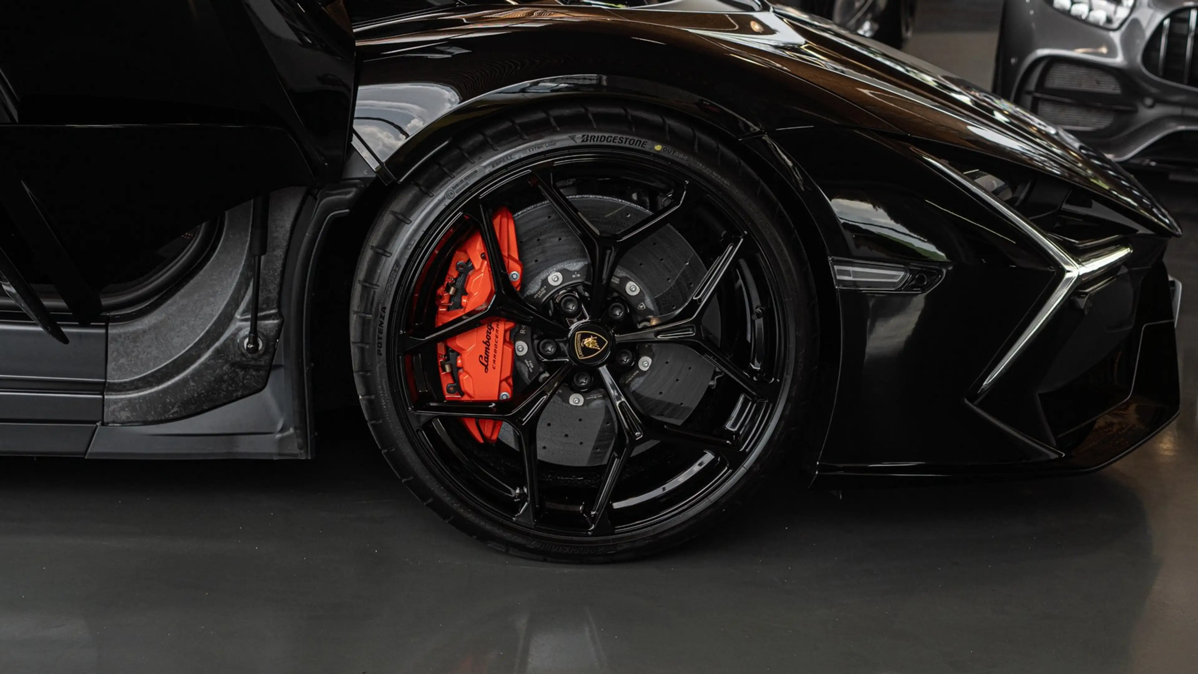 Lamborghini Revuelto Carbon | Sonus Faber | PASSENGER DISPLAY — photo 7
