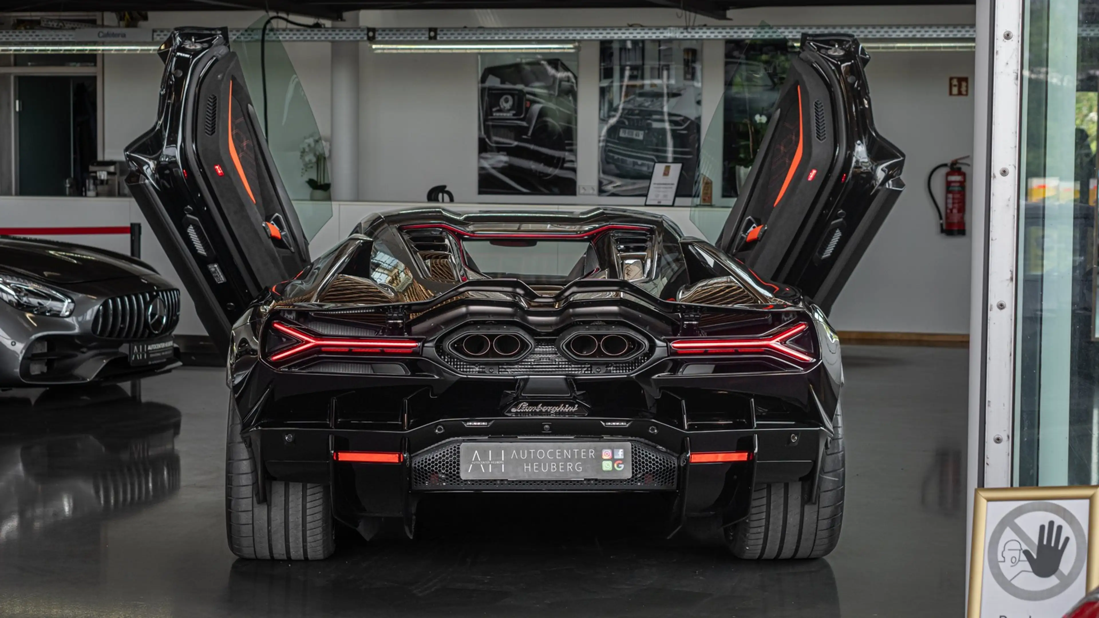 Lamborghini Revuelto Carbon | Sonus Faber | PASSENGER DISPLAY — photo 10