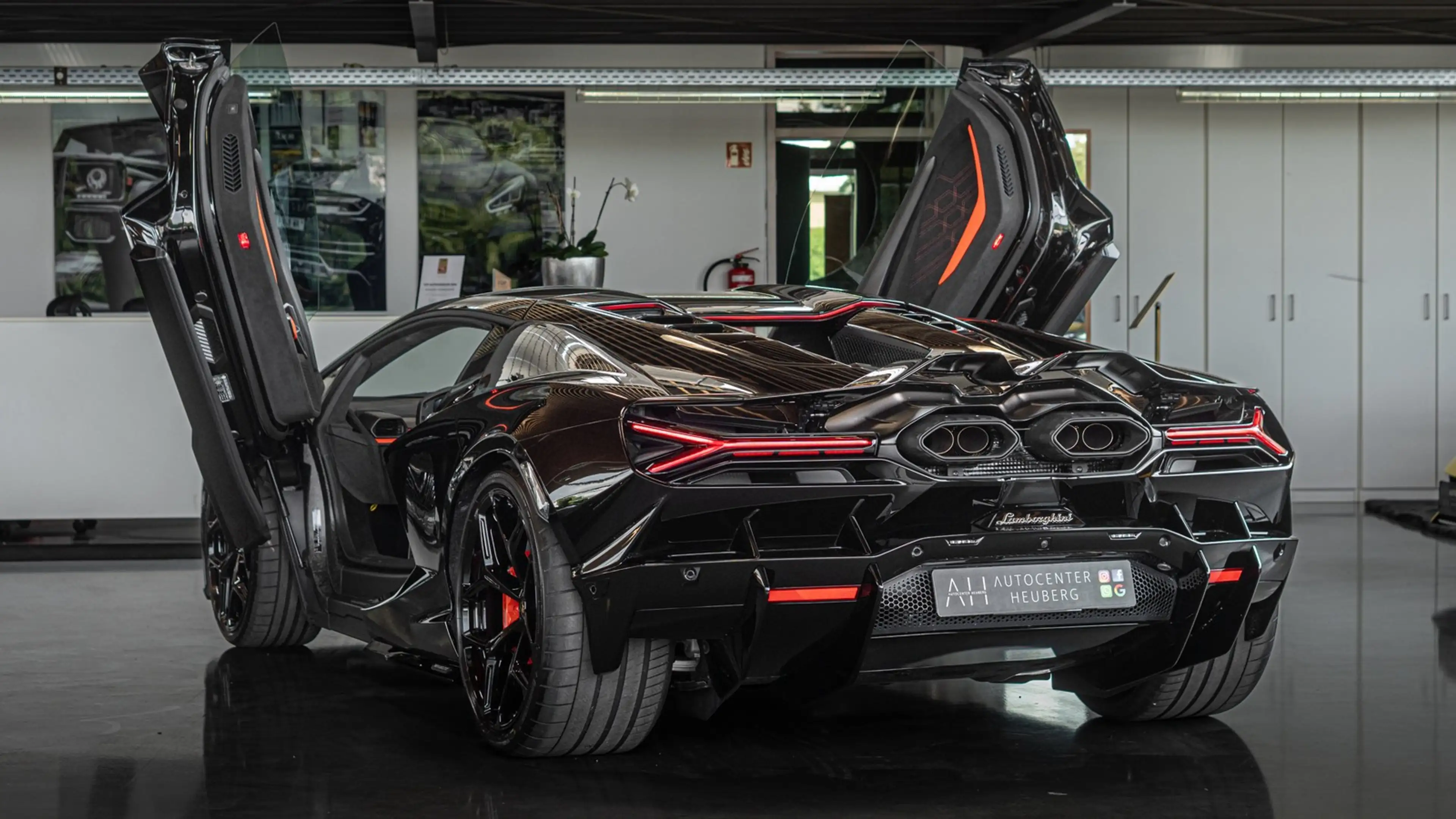 Lamborghini Revuelto Carbon | Sonus Faber | PASSENGER DISPLAY — photo 9