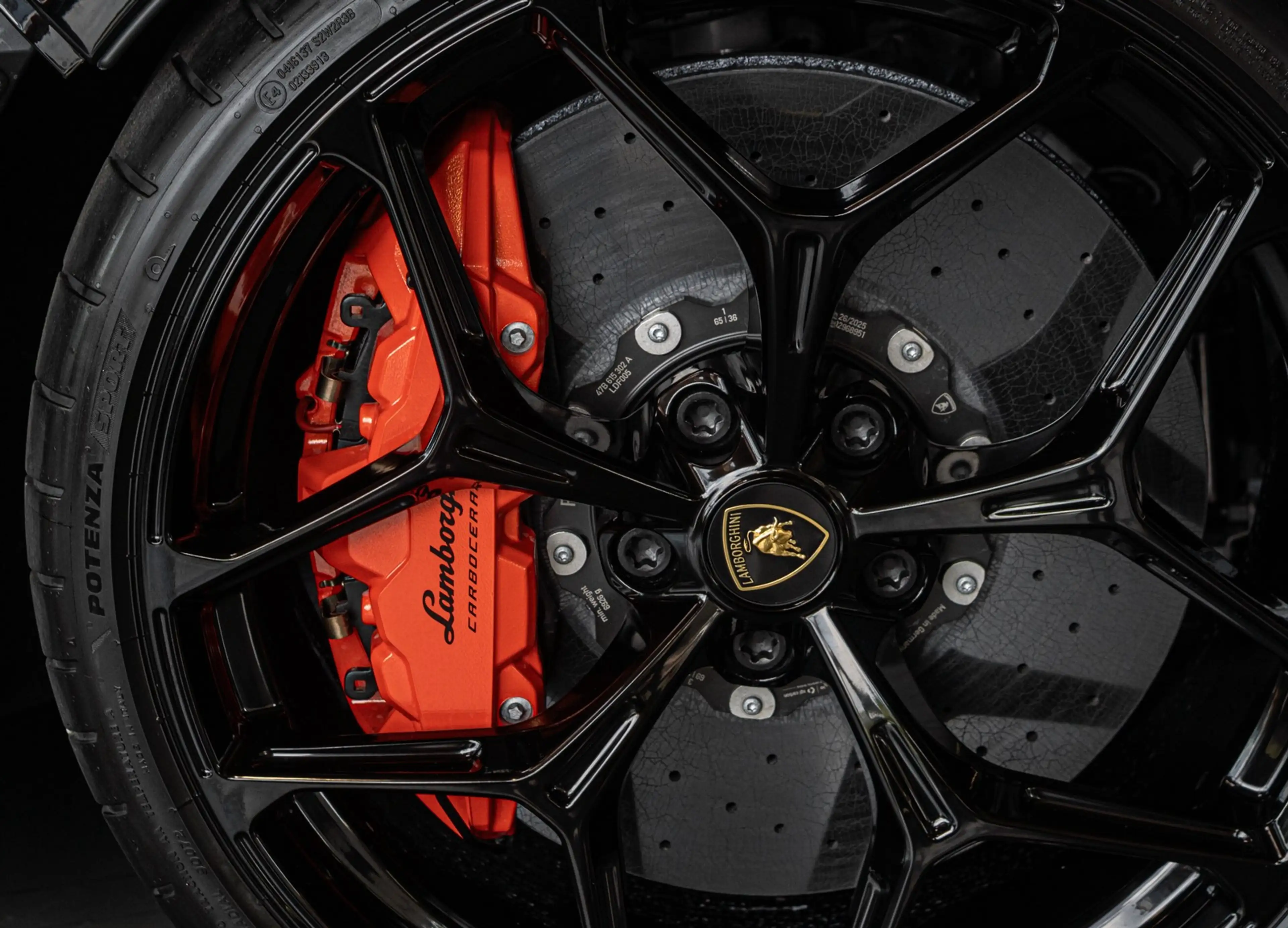 Lamborghini Revuelto Carbon | Sonus Faber | PASSENGER DISPLAY — photo 8