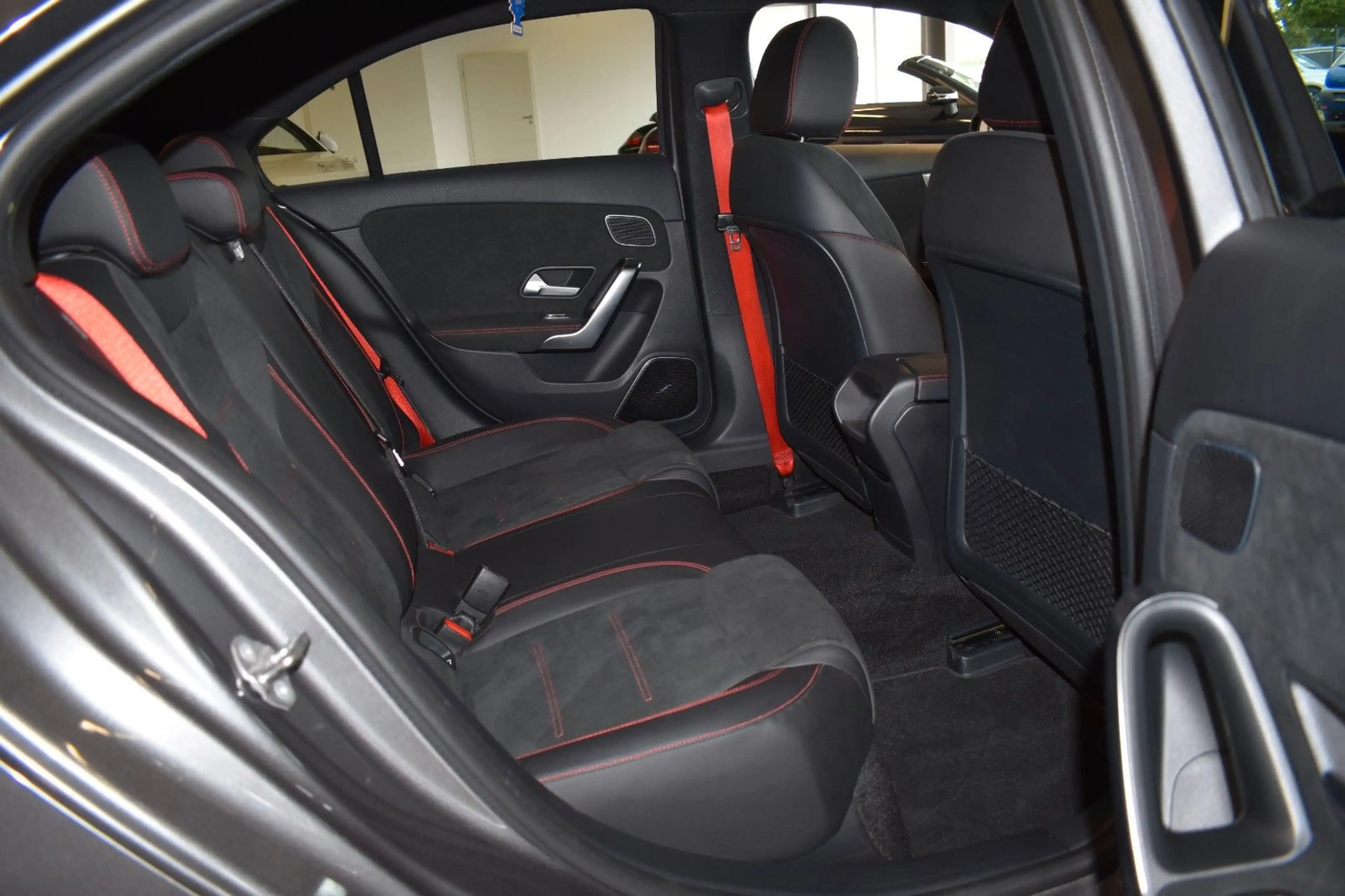 Mercedes-Benz A 35 AMG Lim. 4Matic/AERO-P./BURMESTER/NIGHT-P. — photo 14