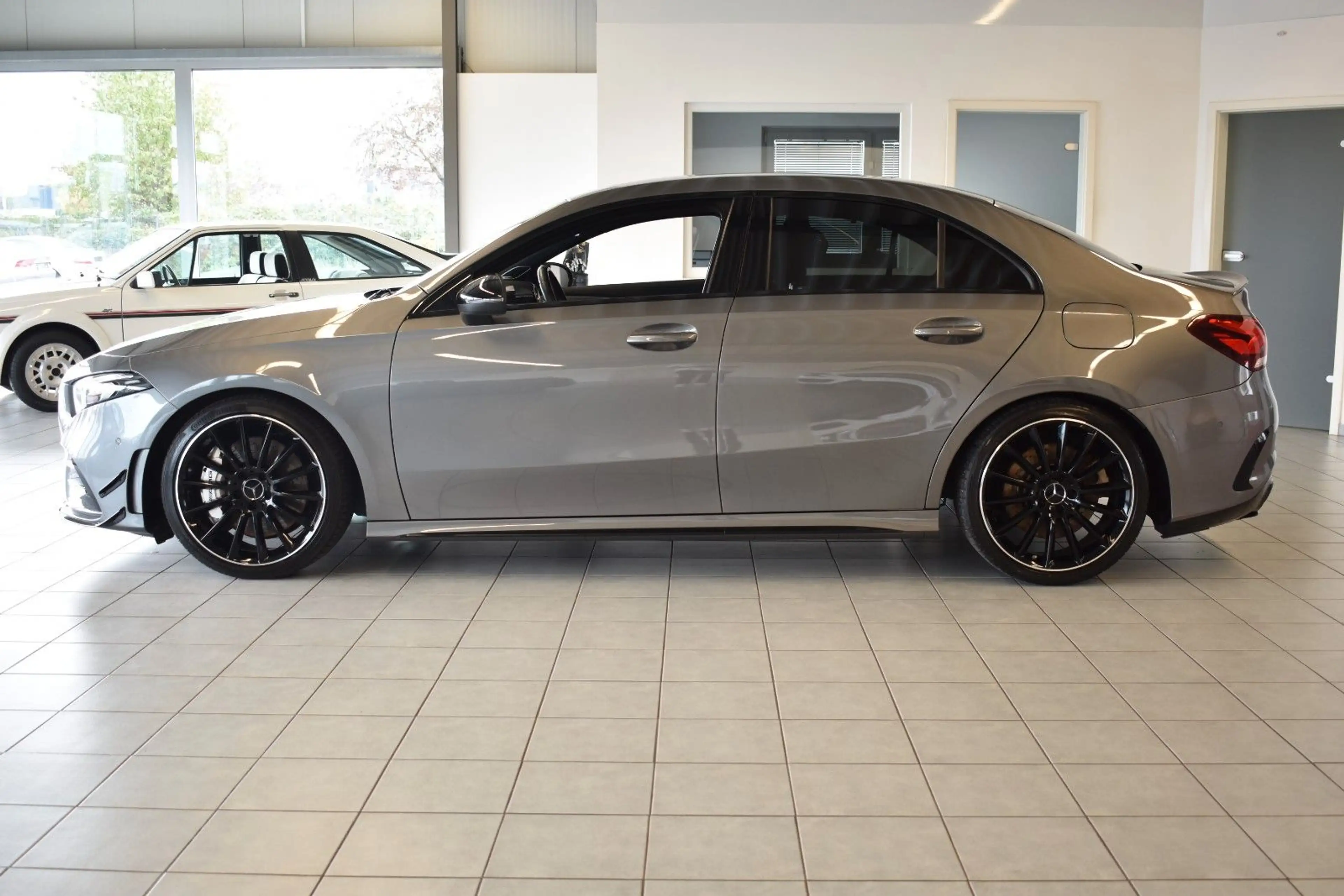 Mercedes-Benz A 35 AMG Lim. 4Matic/AERO-P./BURMESTER/NIGHT-P. — photo 4