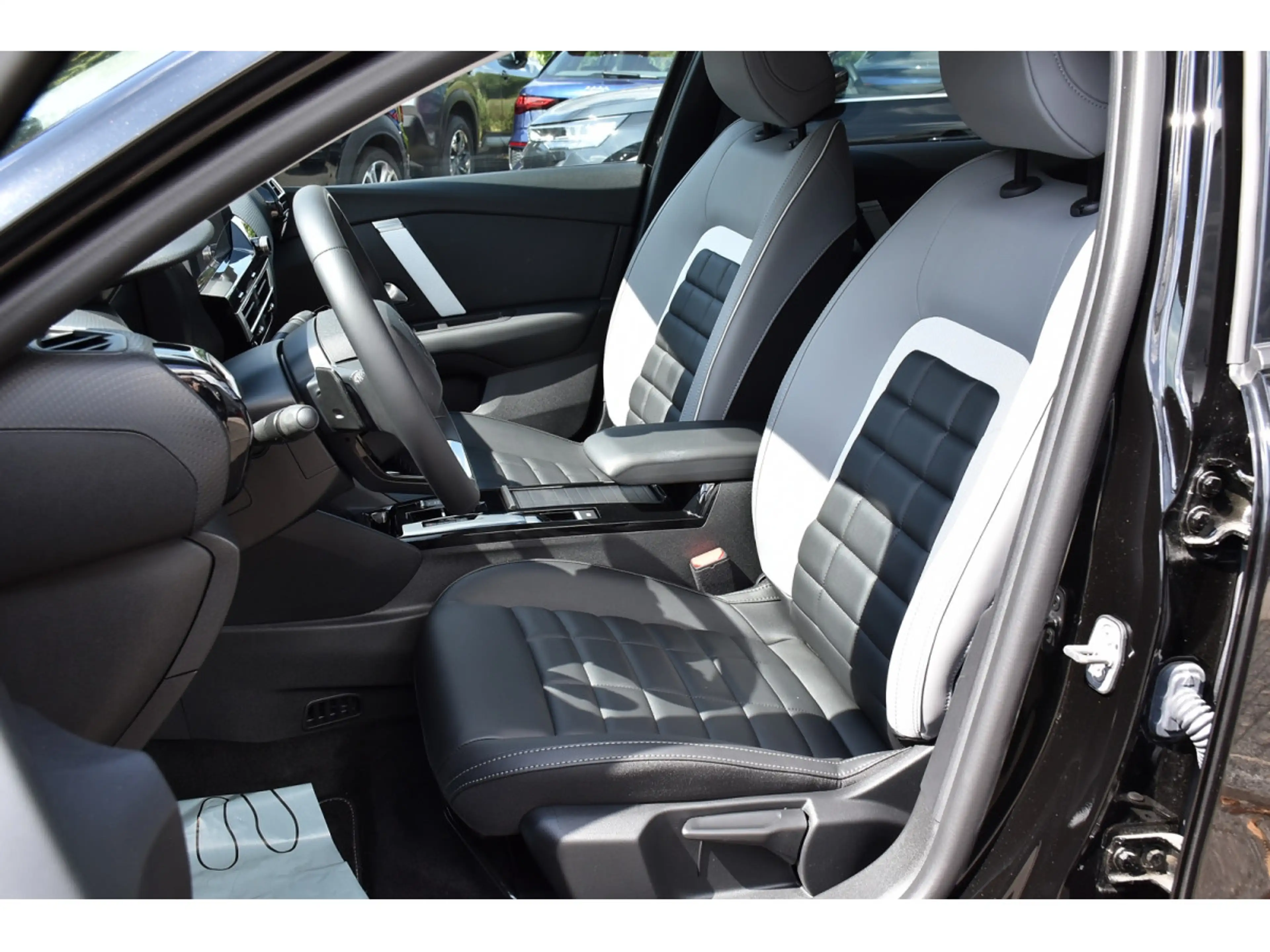 Citroen C4 X 1.2 MHEV 145 e-DCS6 Max ACC SIDE LANE GPS CAM 1°M. — photo 6