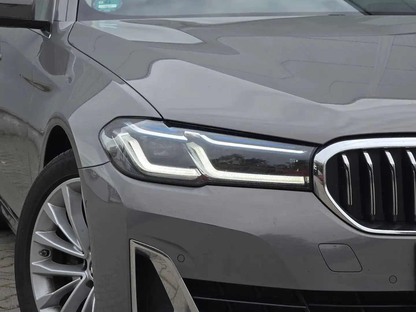 BMW 520 d Luxury Line (Laser/Kamera/Pano) Grau - 2