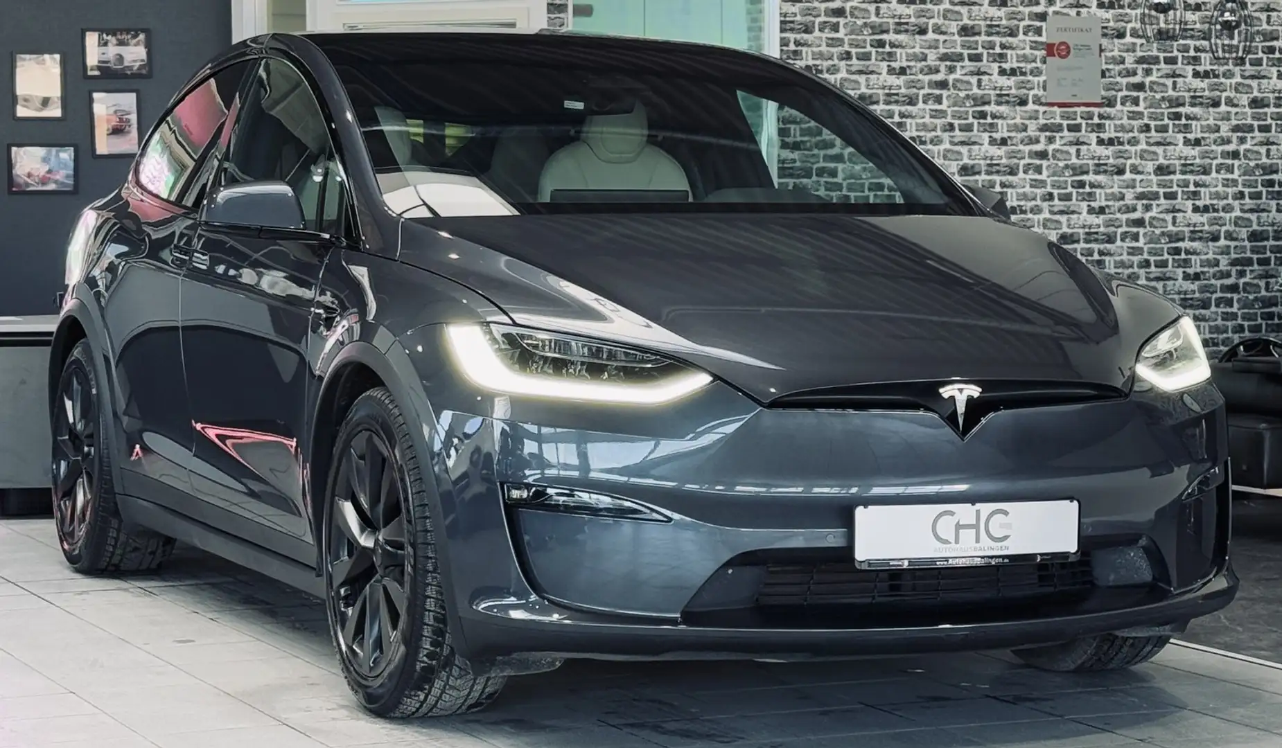 Tesla Model X Plaid Šedá - 1