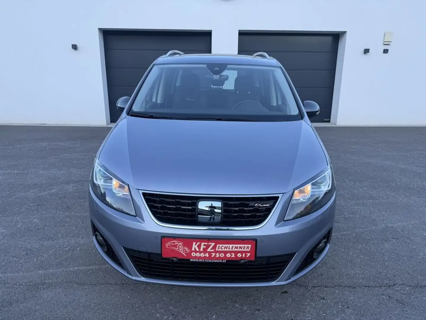 SEAT Alhambra FR 4Drive DSG/Panorama/AHK/ACC Silber - 2
