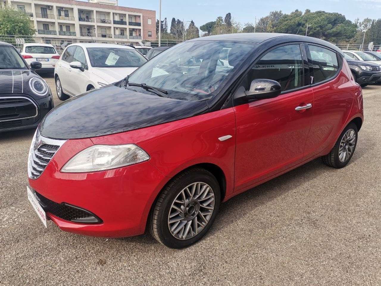 Lancia Ypsilon 1.2 69 CV 5 porte S&S Black&Red