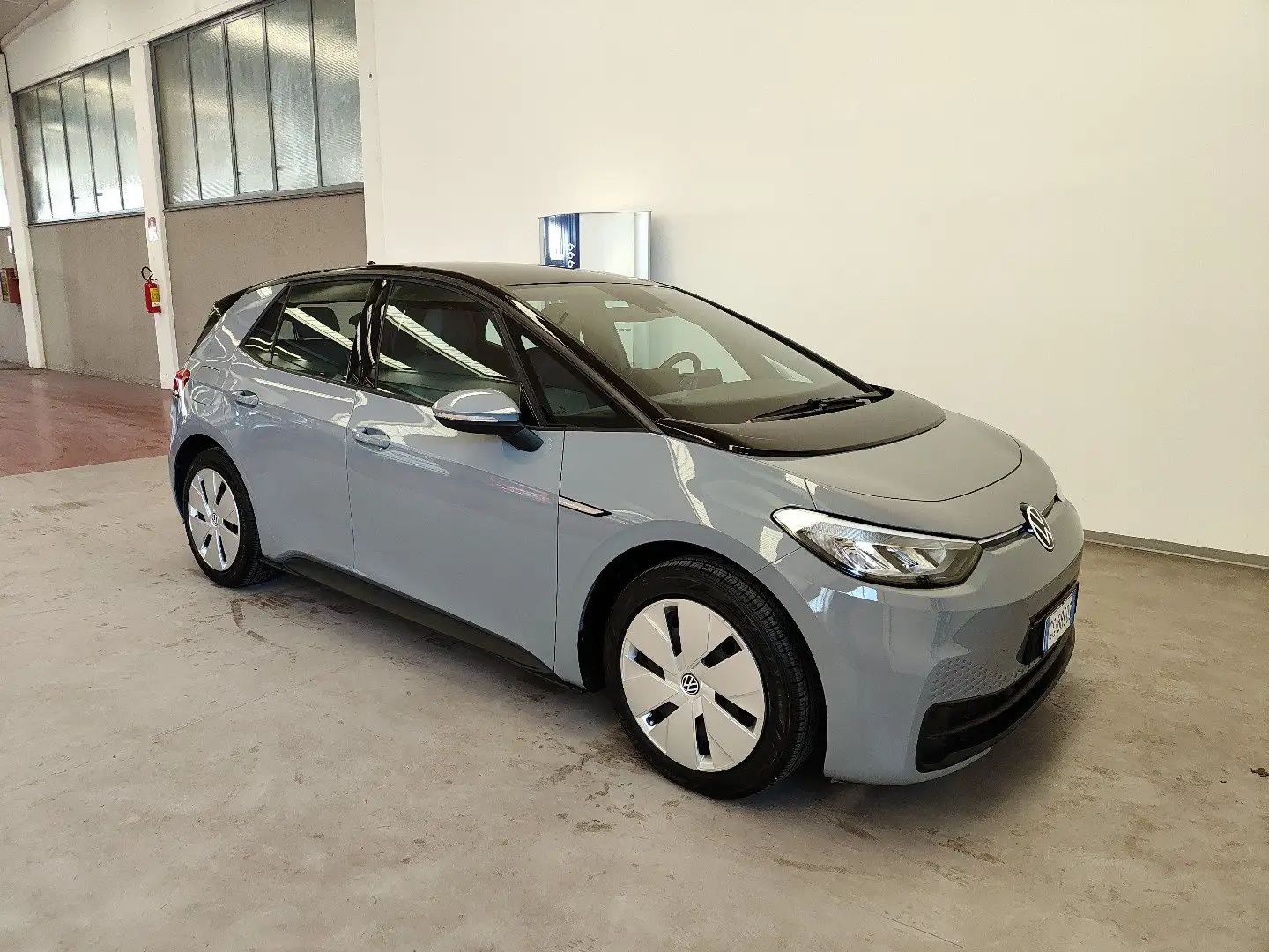 Volkswagen ID.3 Pure Performance auto Adap. Cruise Fari LED Navi Gris - 2